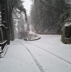 Vico Equense Torna la neve sul Faito ma disagi per la mobilità